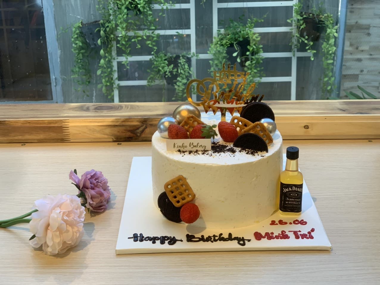 bánh kem có chai rượu (1)