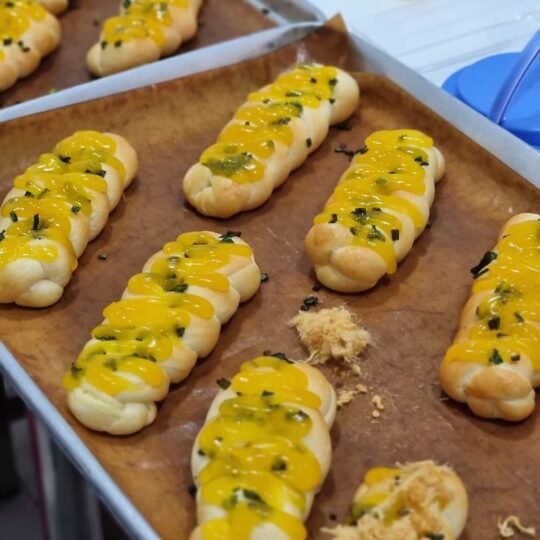 Bánh mì hành chà bông