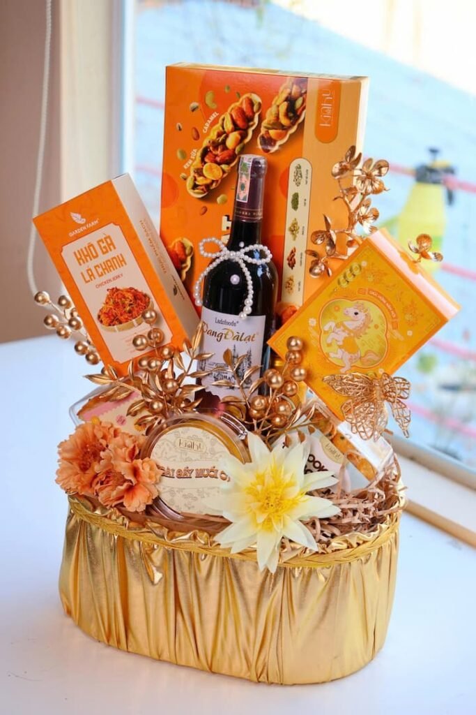 set quà tết đẹp tại Tây Ninh tone màu vàng