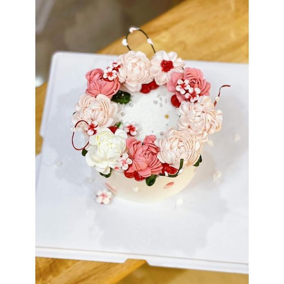 Bánh sinh nhật hoa kem đẹp - Thu Hường Bakery