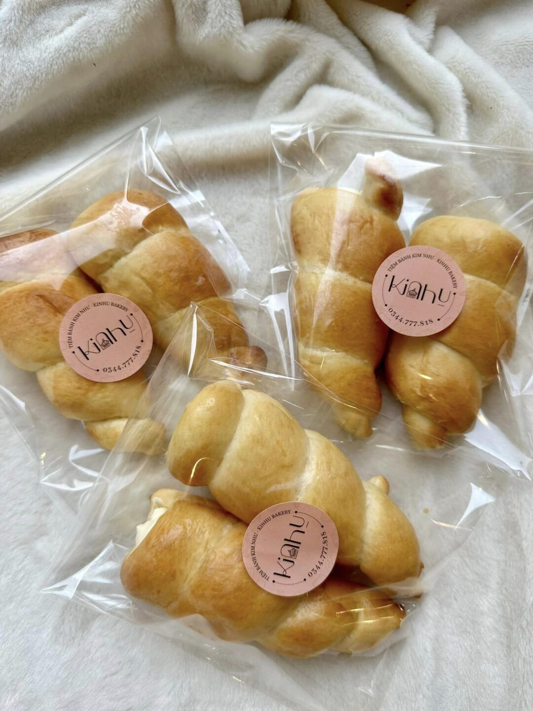 bánh mì ốc quế nhân kem