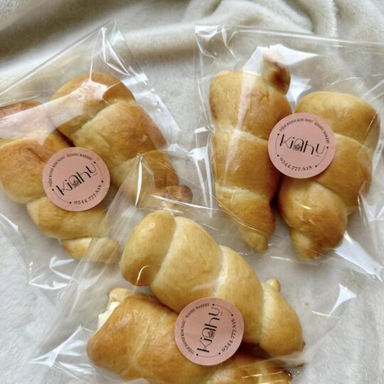 bánh mì ốc quế nhân kem