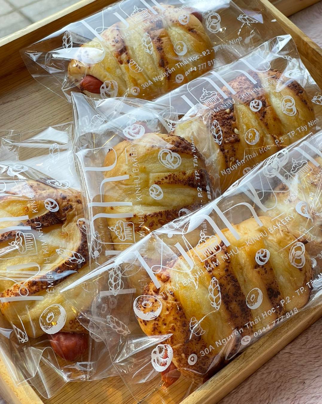 Bánh mì xúc xích Mayo