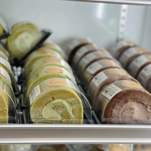 bánh bông lan cuộn trà xanh