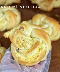 bánh mì nho dừa