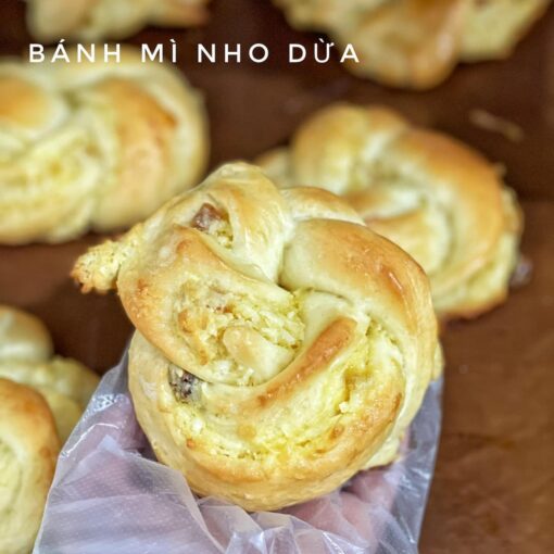 bánh mì nho dừa