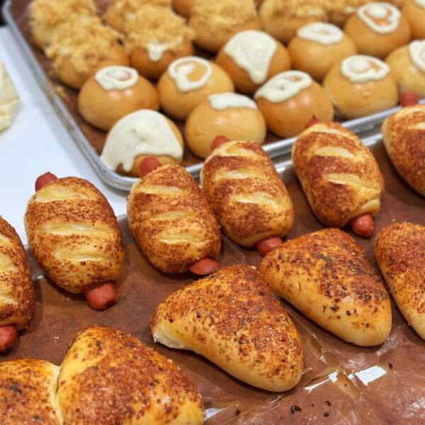 bánh mì xúc xích mayo