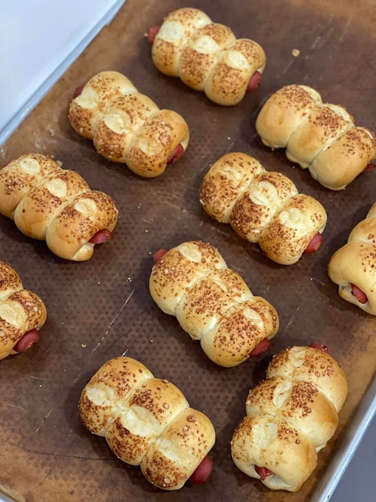 bánh mì xúc xích mayo ngon