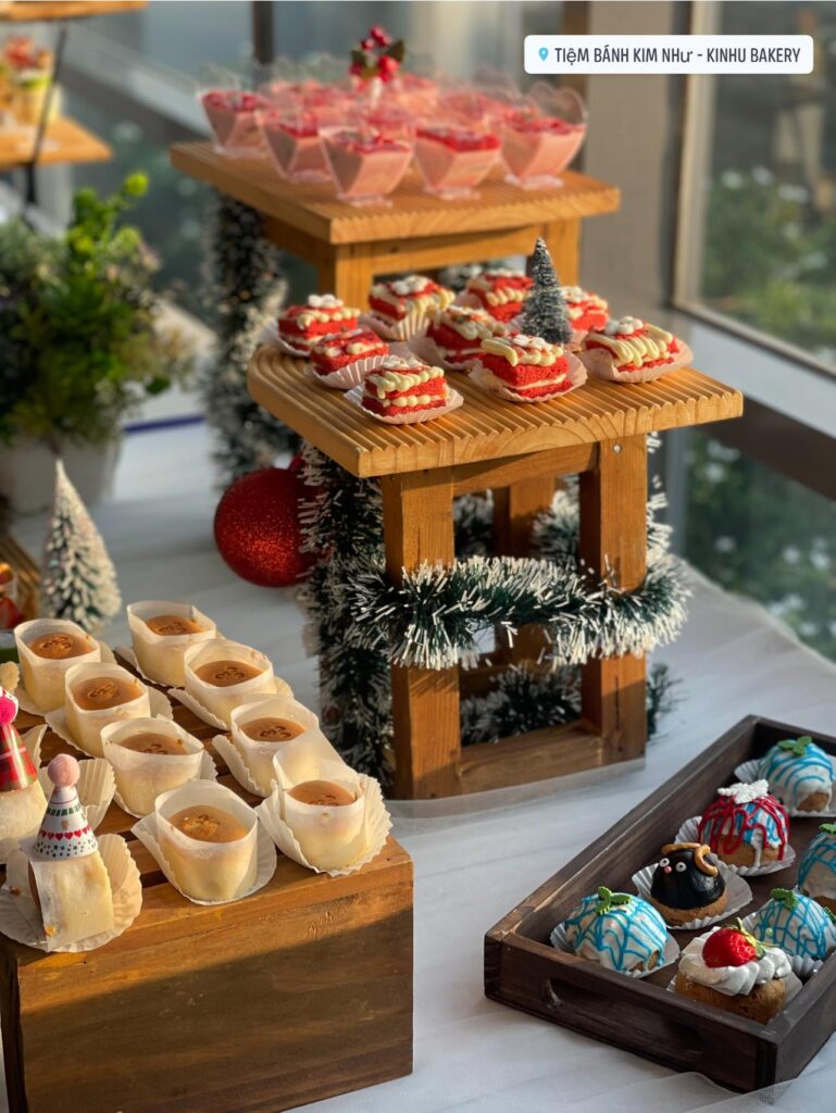 Teabreak trà và bánh ngọt trang trí noel