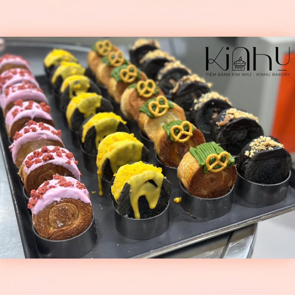 bánh croissant cuộn hot trend