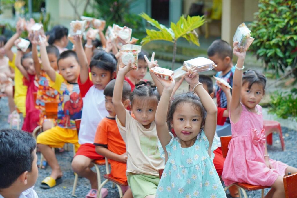 Bánh trung thu từ thiện - trung thu cho em