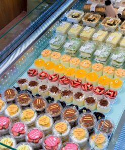 Bánh ngọt và mousse nhiều vị