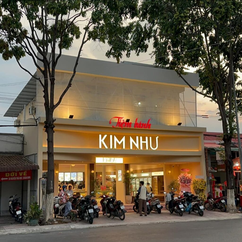 Tiệm bánh Kim Như về đêm