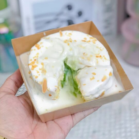 bánh dừa non lá dứa
