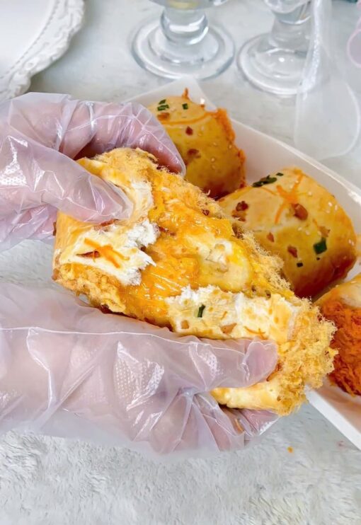 bánh mì cuộn chà bông