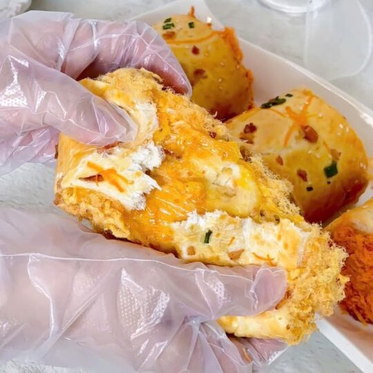 bánh mì cuộn chà bông