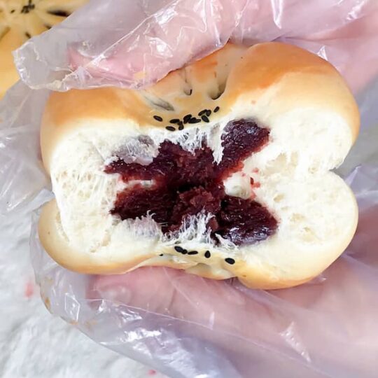 bánh mì đậu đỏ ngon