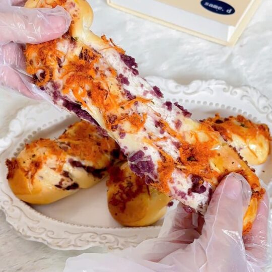 bánh mì khoai môn chà bông siêu ngon