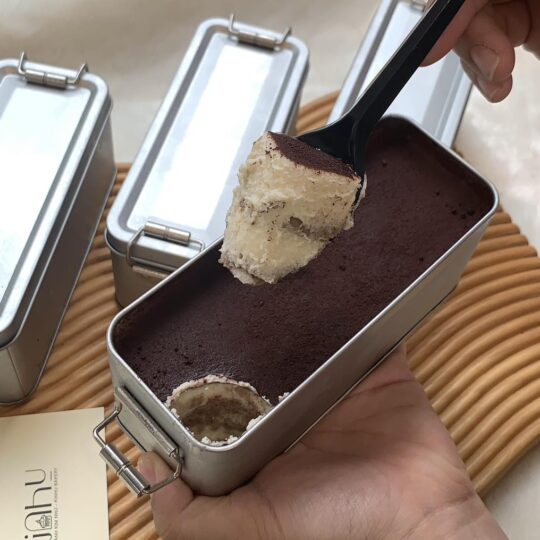 tiramisu premium hộp thiếc