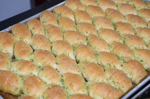 Bánh mì mềm Bơ Tỏi