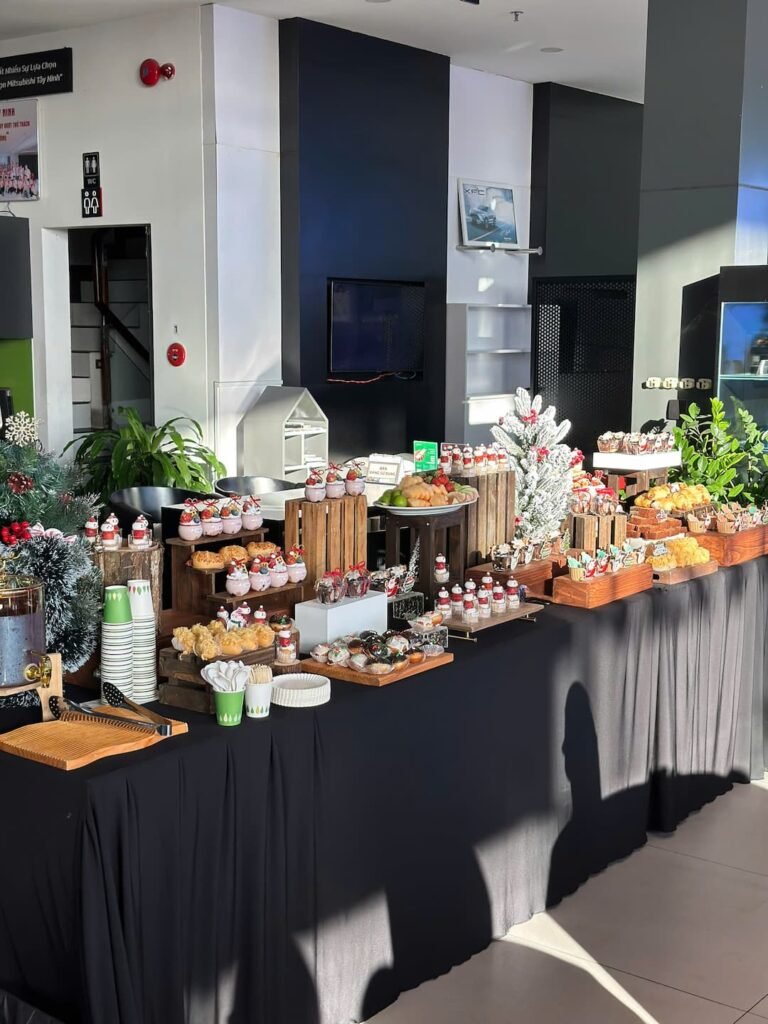 Những bàn tiệc bánh ngọt decor noel xinh xắn