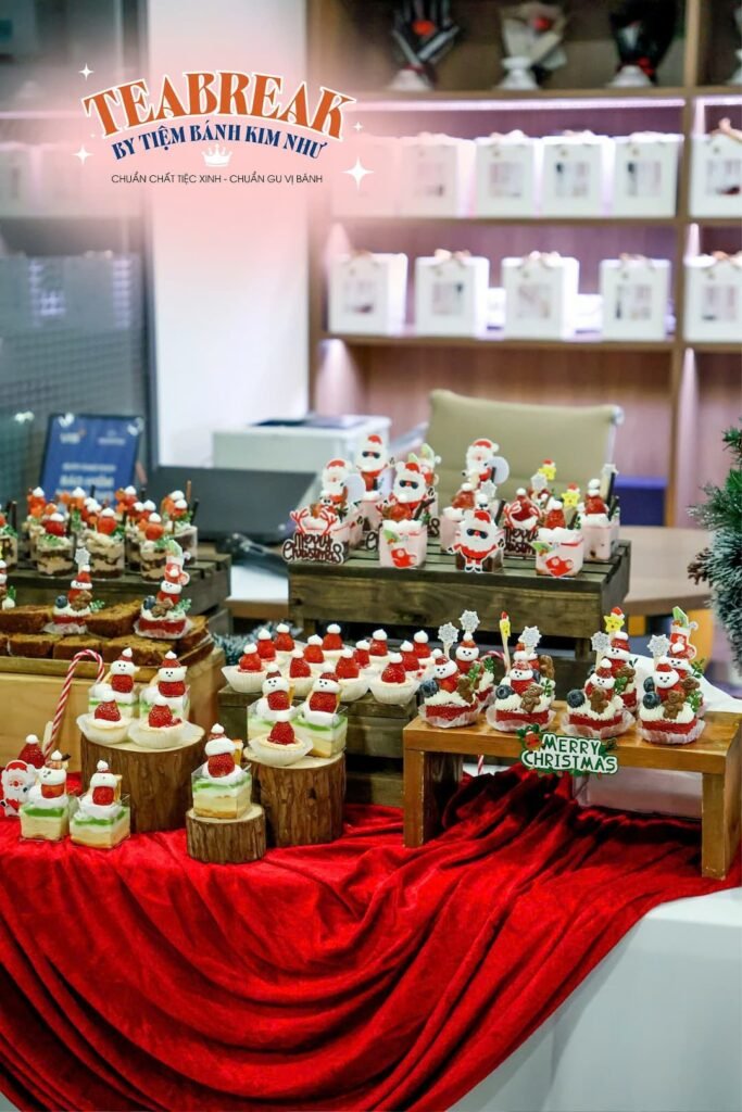 teabreak tại Tây Ninh với bánh ngọt decor giáng sinh