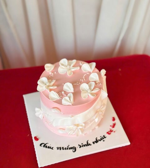 Bánh kem bé gái tone hồng