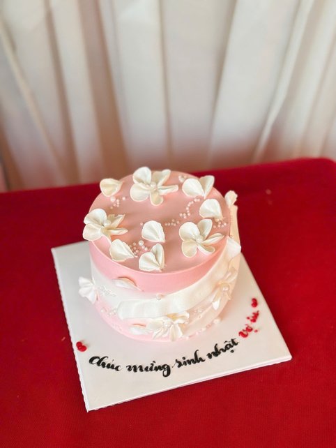 Bánh kem bé gái tone hồng