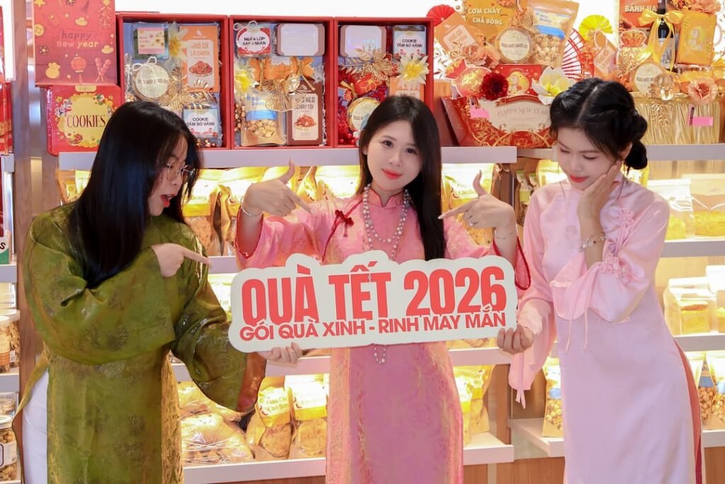 Check in cùng quà Tết