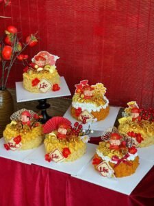 Bông lan trứng muối ngày vía Thần tài đẹp và sang trọng