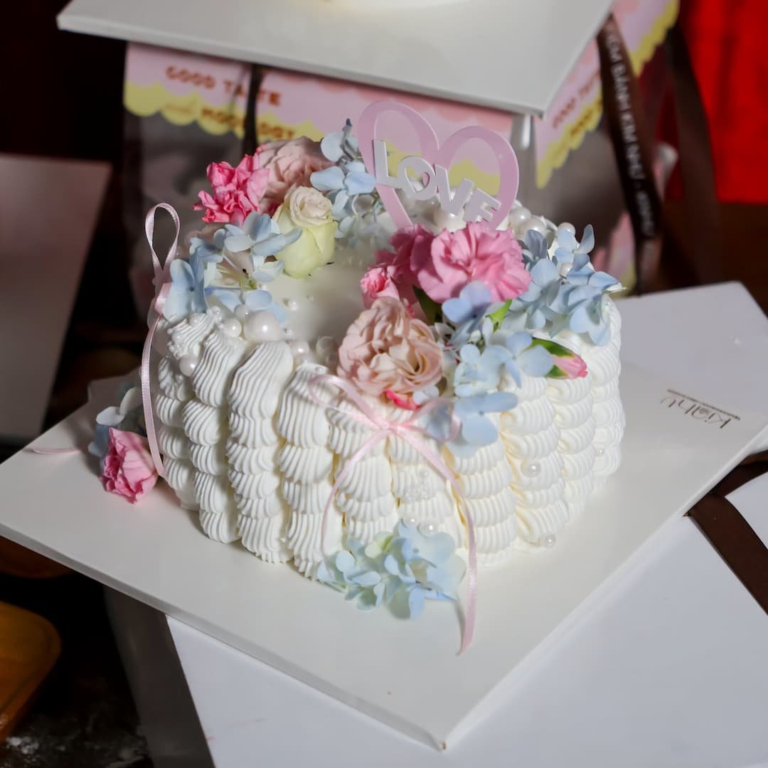 bánh kem sữa tươi 14cm 300k