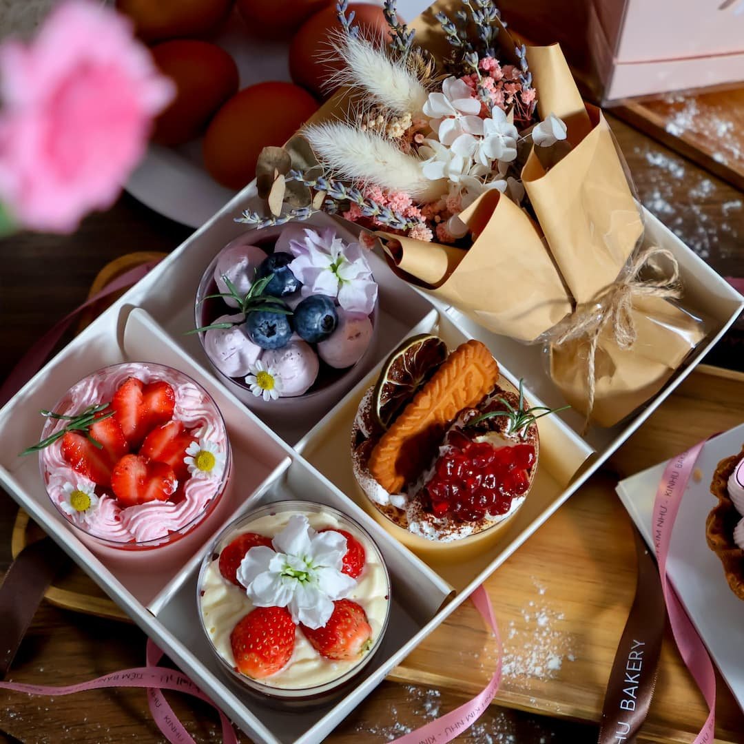 set 4 bánh mousse + hoa 265
